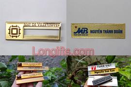 Làm bảng tên nhân viên cài áo giá rẻ, in bảng tên theo yêu