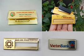 Cơ sở sản xuất bảng tên nhân viên cài áo