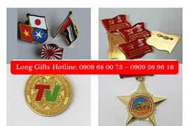 Sản xuất huy hiệu cài áo kim loại tại Long Gifts uy tin chuyên nghiệp