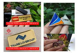Bảng tên, huy hiệu cài áo kim loại tại Long Gifts